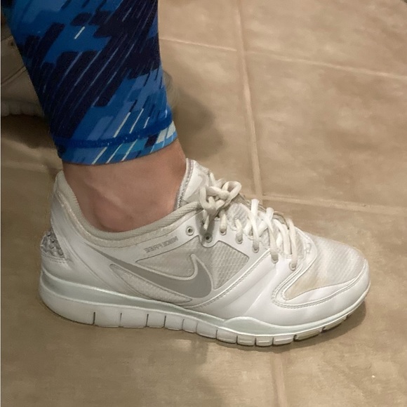 White Nike Free Women’s Cheer Shoes size 10 - Picture 7 of 10
